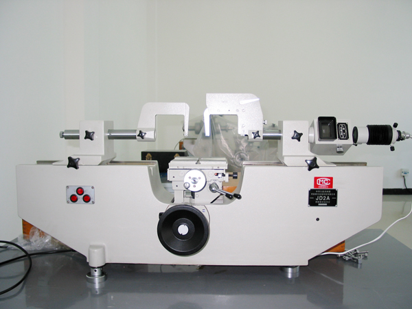 萬(wan)能測長儀(yi)-鷹牌軸承(cheng)